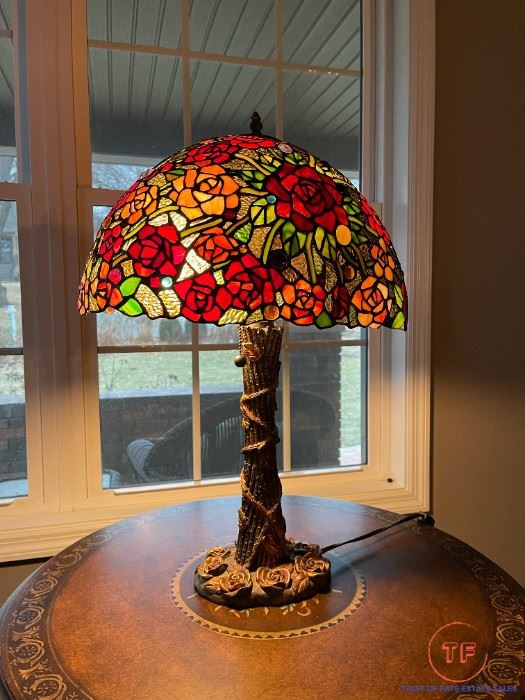 Tiffany Style-Stained Glass Table Lamp with Rose Motif