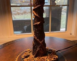 Tiffany Style-Stained Glass Table Lamp with Rose Motif