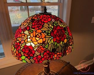 Tiffany Style-Stained Glass Table Lamp with Rose Motif