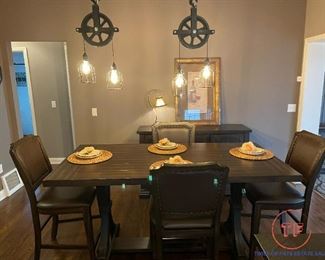 Great Veca Furniture Dining Room Set with 2 Leaves