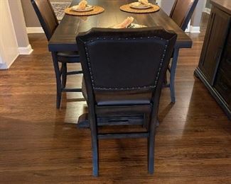 Great Veca Furniture Dining Room Set with 2 Leaves