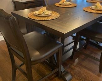 Great Veca Furniture Dining Room Set with 2 Leaves