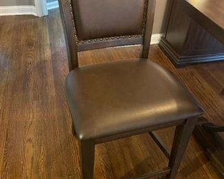 Great Veca Furniture Dining Room Set with 2 Leaves