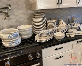132 PIECE SET - Pzaltzgraff Yorktowne China Dinnerware