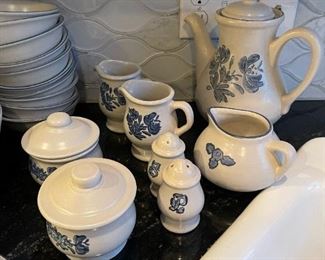 132 PIECE SET - Pzaltzgraff Yorktowne China Dinnerware