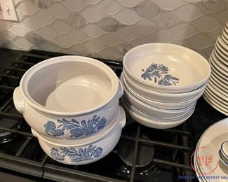 132 PIECE SET - Pzaltzgraff Yorktowne China Dinnerware