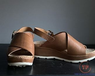 Ladies KORK EASE Size 8 Sandals