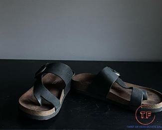 Ladies FOOT BEDS Size 8 Sandals