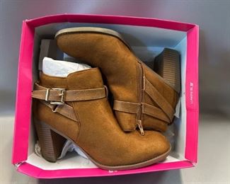 Women’s Size 10 Cognac Heeled Booties