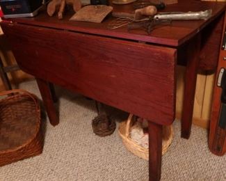 SIDE VIEW OF DROP LEAF TABLE