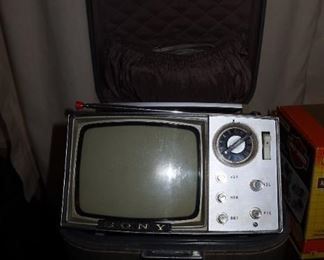 VINTAGE SONY TRAVEL TV