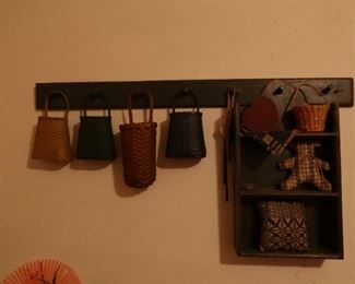 WALL SHELF - SMALL WOODEN BASKETS