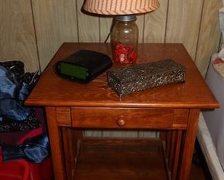 ANTIQUE 1 DRAWER SIDE TABLE