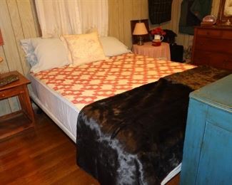 QUEEN SIZE BED