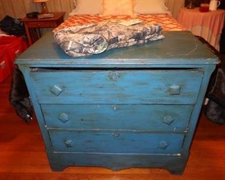 3 DRAWER ANTIQUE DRESSER