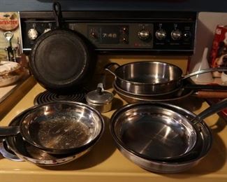 FRYING PANS - SKILLETS - CAST IRON SKILLET