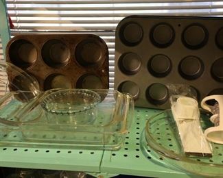 PIE PANS - BAKING DISHES