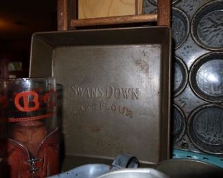 VINTAGE SWANS DOWN CAKE FLOUR PAN