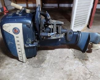 EVINRUDE BOAT MOTOR