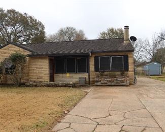 HOUSE - GOING UP FOR SALE!