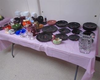 Table of collectable glass
