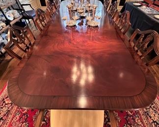 Gorgeous banded dining room table with 2 leaves - Seats 10 comfortably