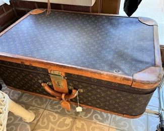 (10) pieces Vintage Louis Vuitton Luggage