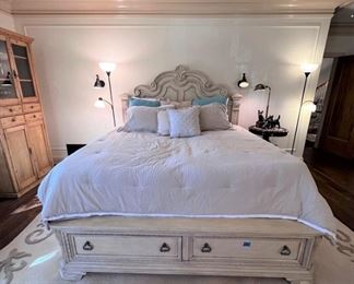 King bed with pull-out drawers
