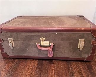 Vintage Italian leather Pollux steamer trunk/suitcase.  This would make an amazing coffee table if it was on a stand!  it’s large!