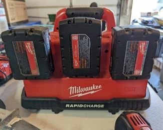 Milwaukee Rapid Charge Battery Charger