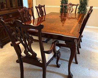 THOMASVILLE DINING TABLE W/10 CHAIRS, LEAFS & PADS