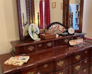 Dresser w/3 way mirror by Singer