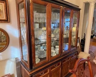 Broyhill Ming Dynasty China Cabinet