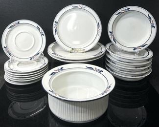 Dansk Bistro Red Berry Rimmed Soupe Bowls, Dinner Plates