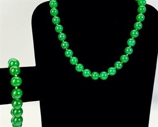 Vintage Jade Knotted Beaded 16in Necklace 