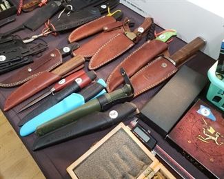 Hunting and collectible knives