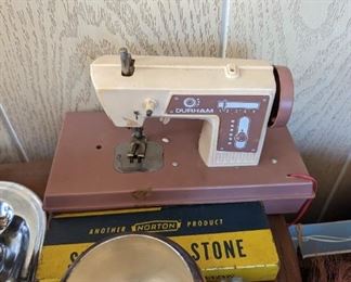 Toy sewing machine 