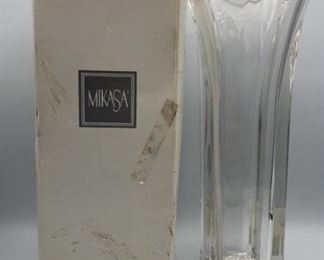 Mikasa 11.75” Glass Vase In Box, Blossom SN