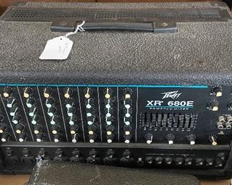 Peavey XR-680E Powered Mixer 
