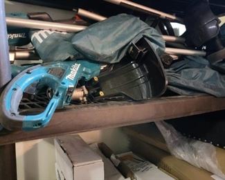 Lots of Makita trimmers 