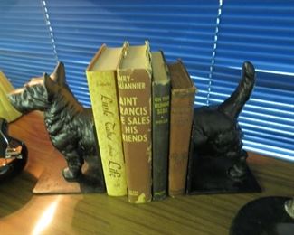Department 56 Scottie dog cast iron bookends.