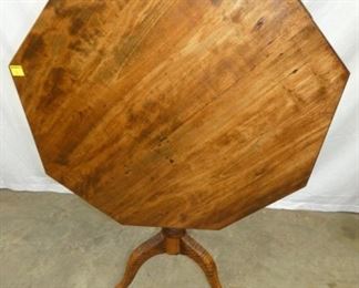 EARLY 1800'S CURLEY MAPBLE TILT TOP