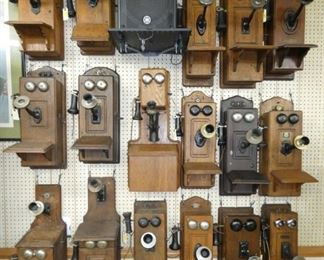 COLLECTION VINTAGE WALL PHONES