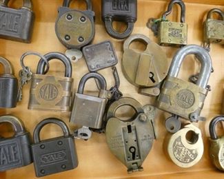 COLLECTION EARLY PAD LOCKS