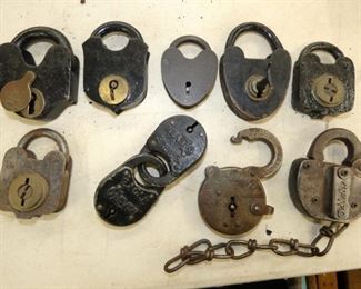 COLLECTION EARLY PAD LOCKS