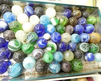 COLLECTION EARLY MARBLES