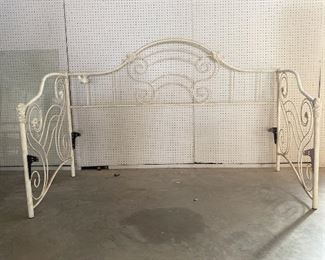 White Iron Daybed