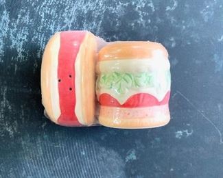 Hamburger and hotdog salt and pepper - Over 180 salt and pepper shakers