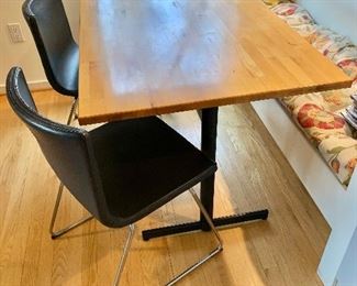Small table and two chairs 