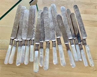 Set mother of pearl knives with sterling bands